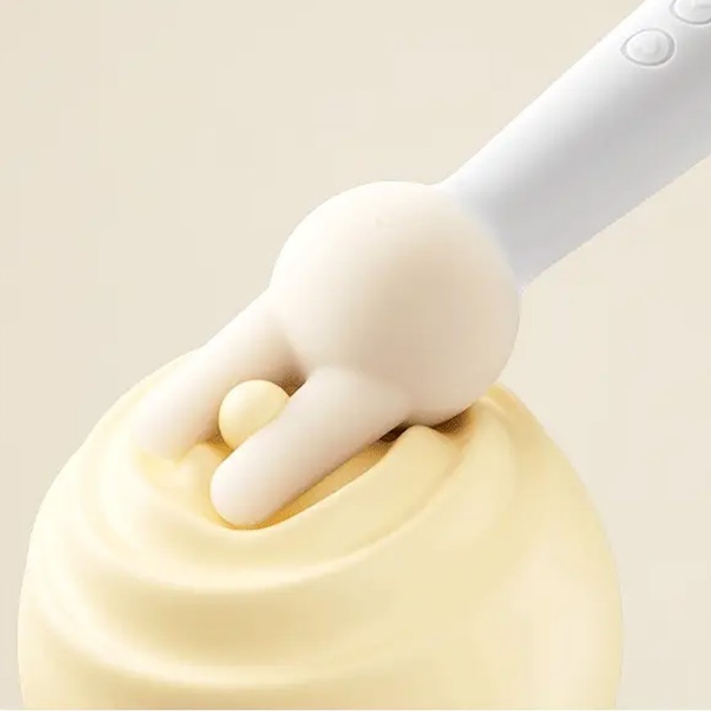 Svakom Aurora AV Wand Massager with 3 Head Covers5