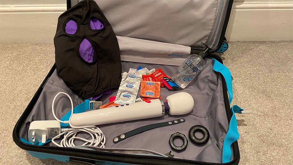Travel Tips: Packing Vibrators and Dildos on the Go