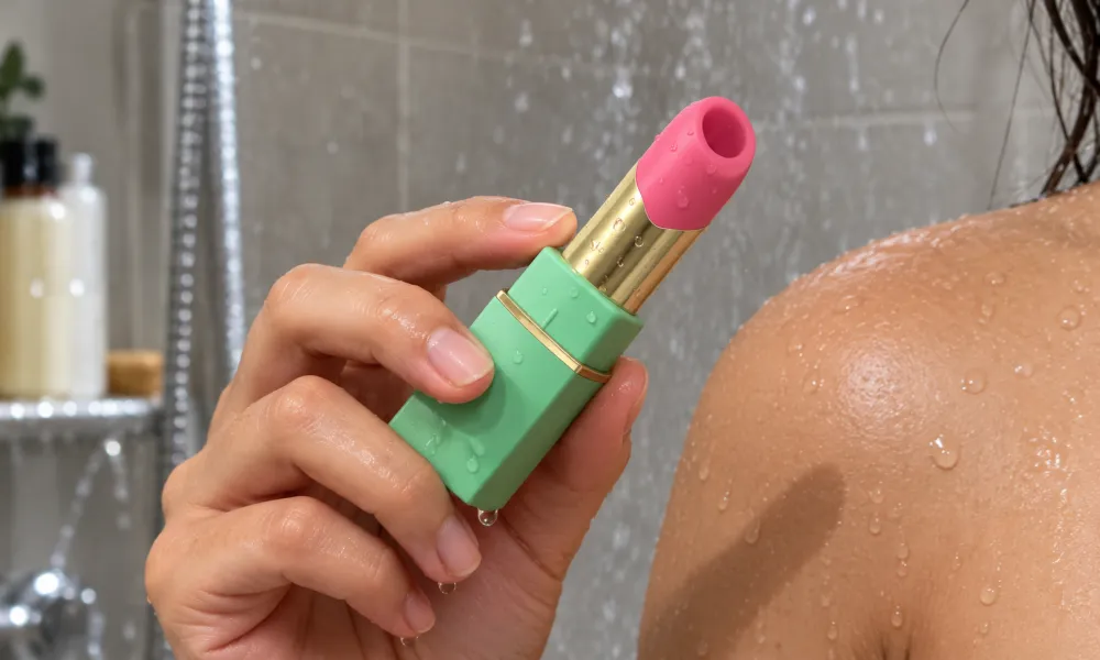 Womanizer Beauty Green/Pink Womanizer Beauty Green and Pink lipstick-style clitoral stimulator